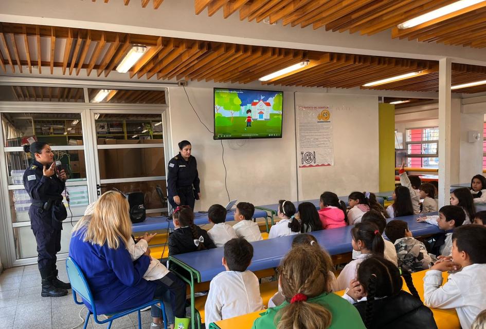 Niños participando del taller Niños participando del taller