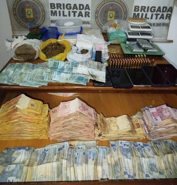 Droga, dinero y municiones incautados en Brasil. Droga, dinero y municiones incautados en Brasil.