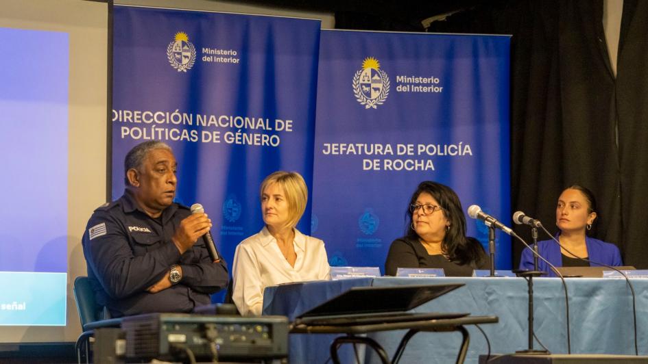 Jefe de Policía exponiendo Jefe de Policía exponiendo