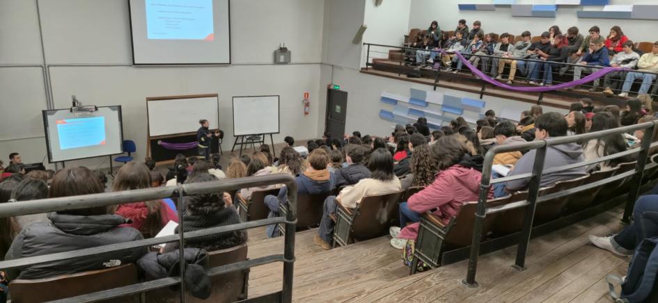 Capacitación teórica Estudiantes aprendiendo desde el auditorio