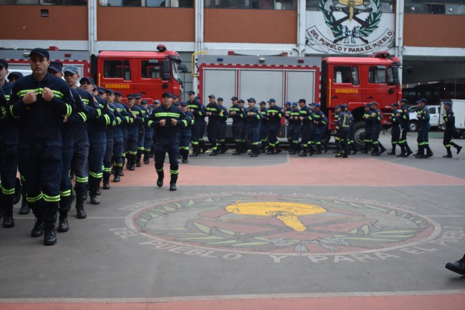 Alumnos en clase de instrucción policial Formación de algunos alumnos en clase de instrucción