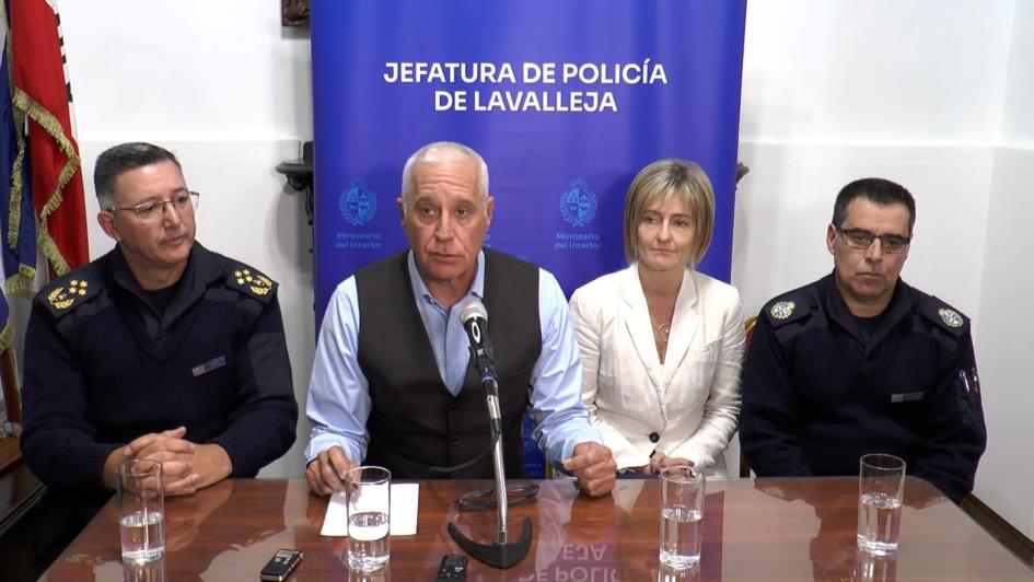 Conferencia de prensa del Ministro del Interior y el Jefe de Policía de Lavalleja Conferencia de prensa del Ministro del Interior y el Jefe de Policía de Lavalleja