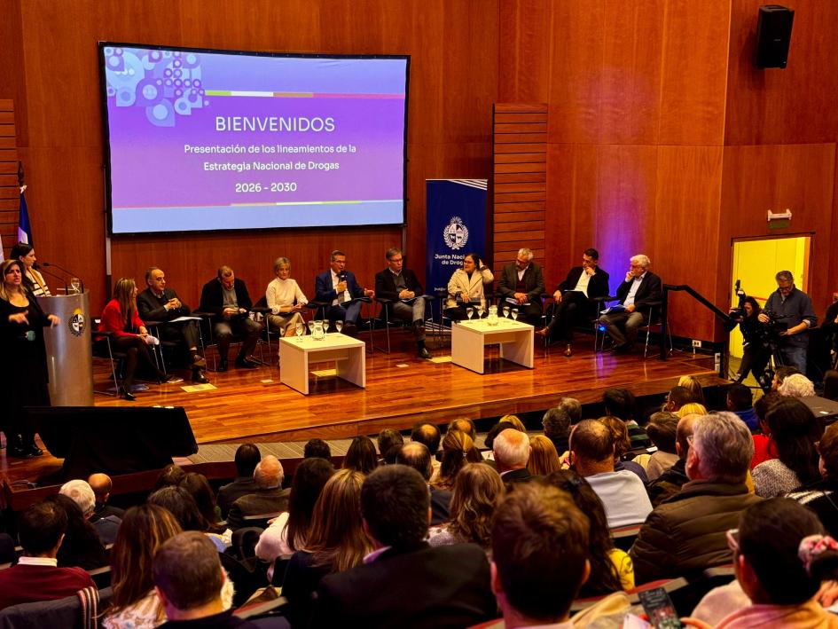 Subsecretaria exponiendo Subsecretaria exponiendo