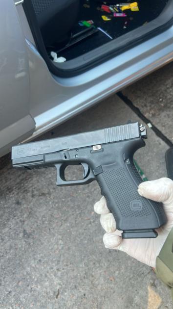 Arma incautada en el lugar Arma incautada en el lugar
