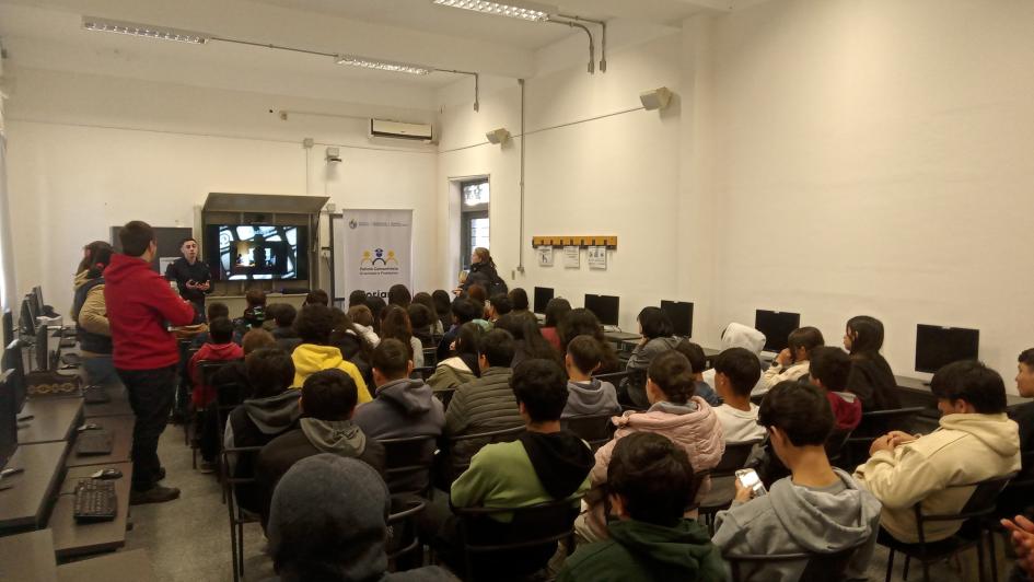IMAGEN DE LA CHARLA IMAGEN DE LA CHARLA