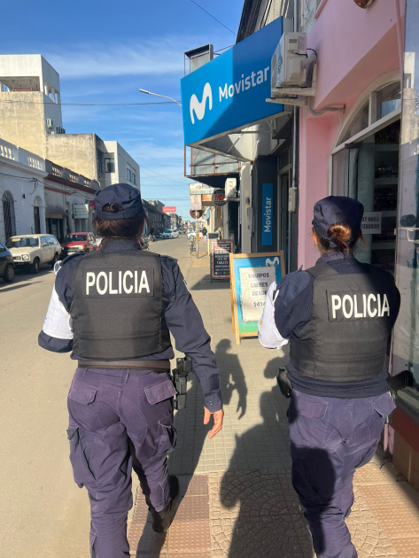 Policías con vecinos Policías con vecinos