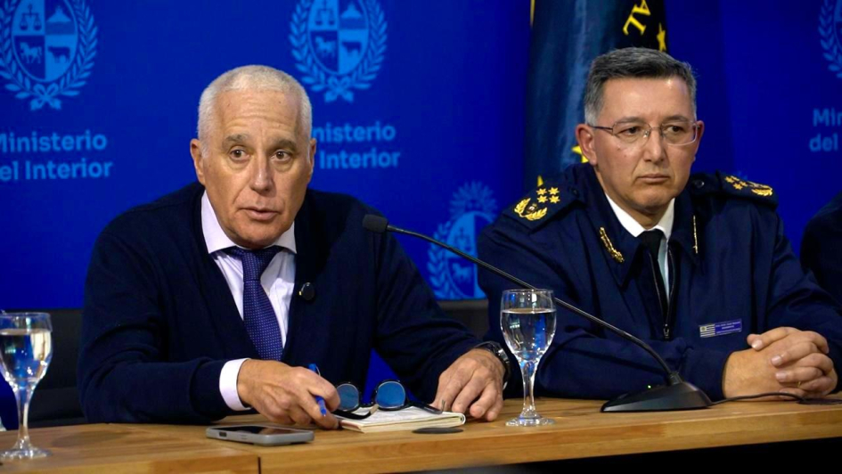 Ministro del Interior y Director de la Policía Nacional Ministro del Interior y Director de la Policía Nacional