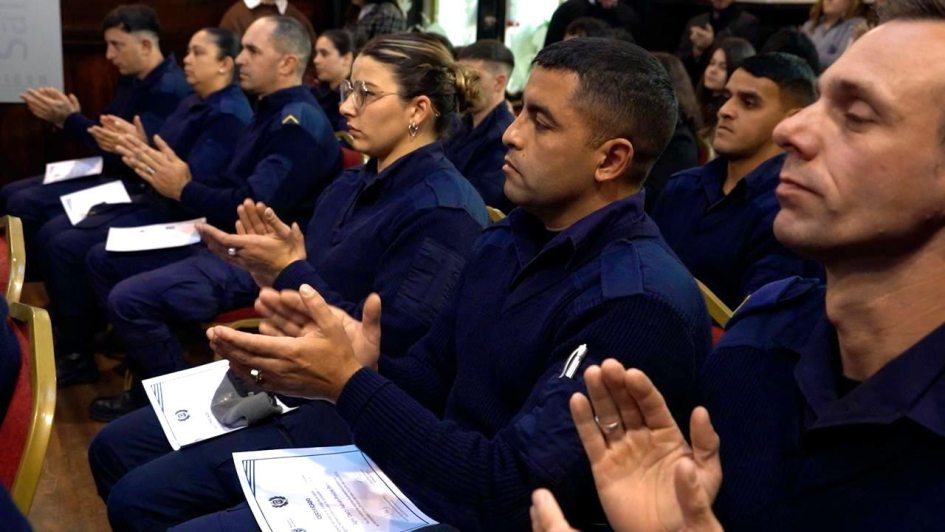 Funcionarios policiales reconocidos en el evento Funcionarios policiales reconocidos en el evento