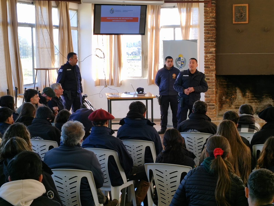 Prevención de incidentes informáticos Taller en escuela agraria Trinidad
