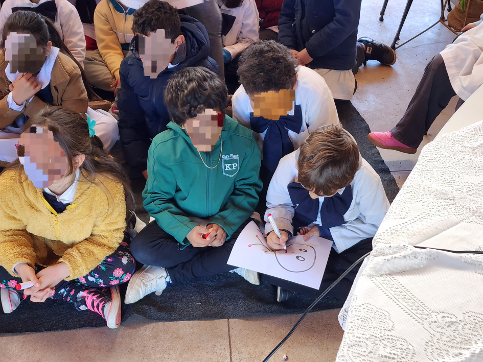 Alumnos realizando actividades durante el taller. Alumnos realizando actividades durante el taller.