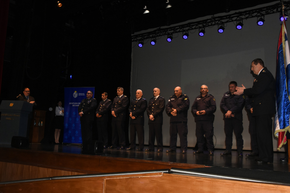 Policías por ser reconocidos Policías por ser reconocidos