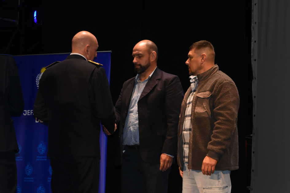 Efectivos policiales reconocidos Efectivos policiales reconocidos