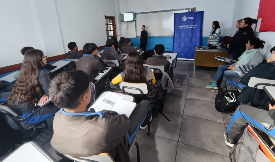 Charla brindada Charla brindada