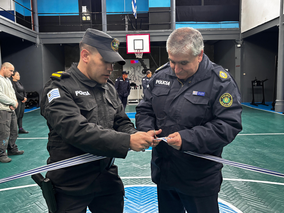 Nuevas instalaciones del gimnasio del Grupo de Reserva Táctica Jefe de Policía de Montevideo inaugurando el nuevo gimasio del GRT junto al Crio. Pedro Ferraro