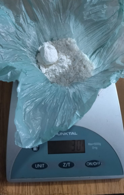 30 (treinta) gramos de clorhidrato de cocaína