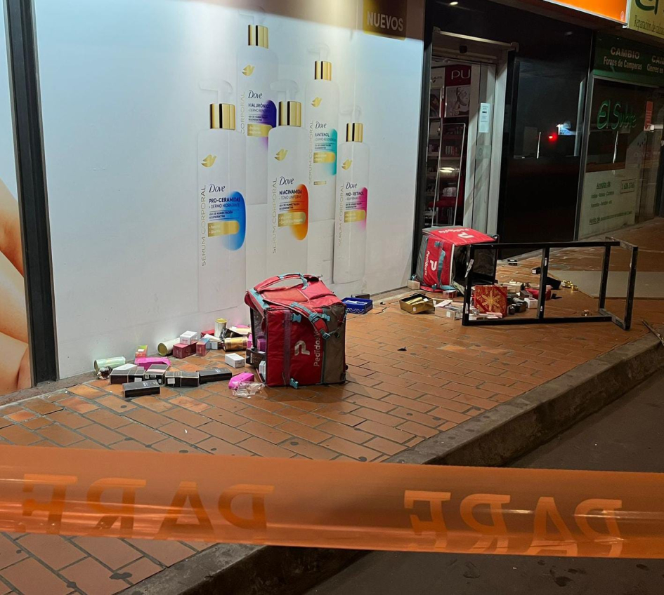 desorden en el exterior de farmacia