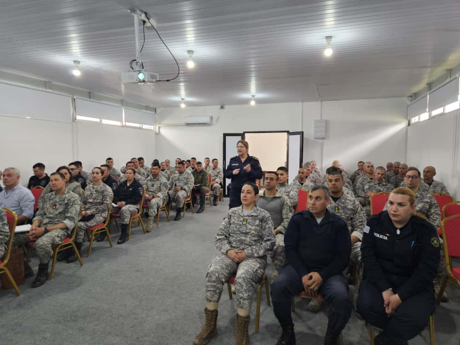 Directora y Oficiales DNGR en Taller sobre Violencia Basada en Género