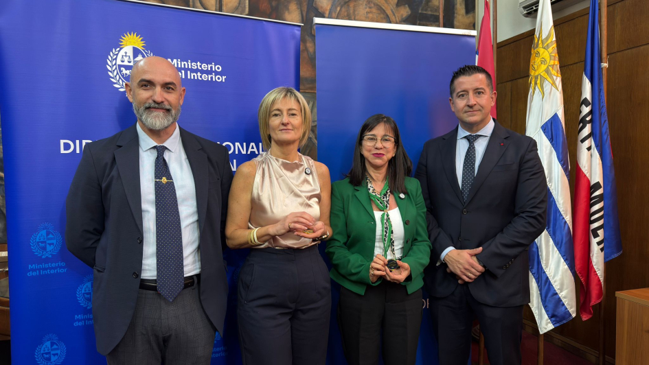 Subsecretaria del Ministerio del Interior, Directora de Migración y docentes del curso. Subsecretaria del Ministerio del Interior, Directora de Migración y docentes del curso.