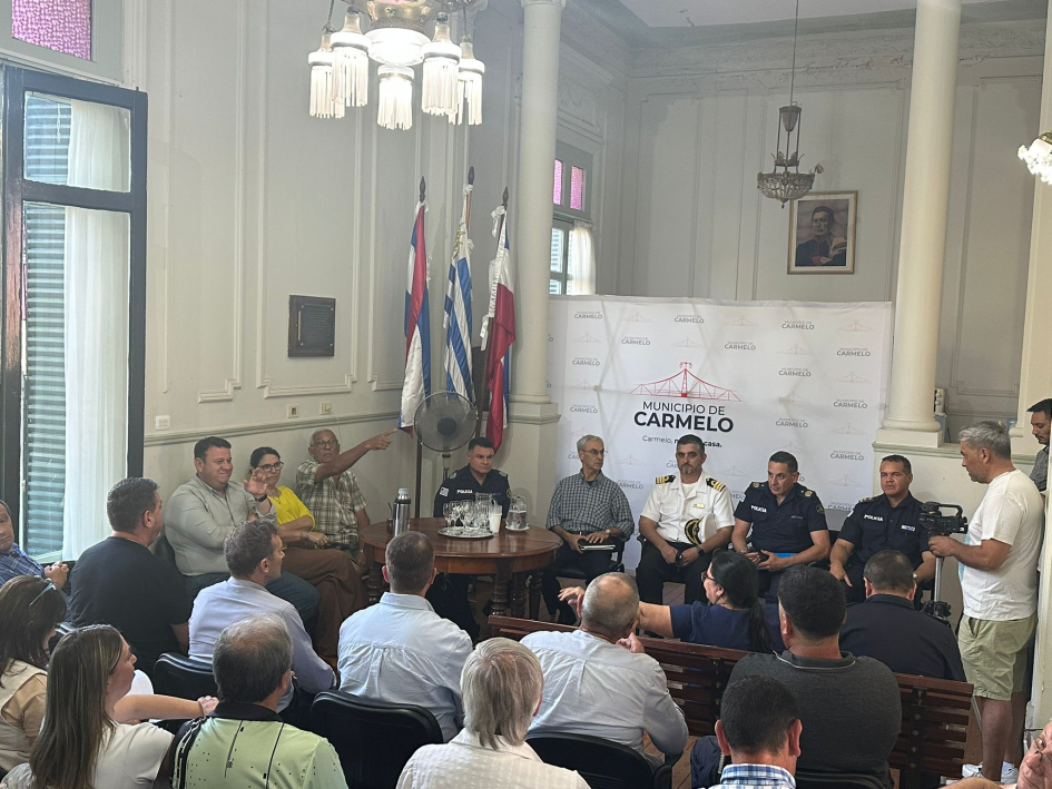 Reunión con autoridades y vecinos Reunión con autoridades y vecinos