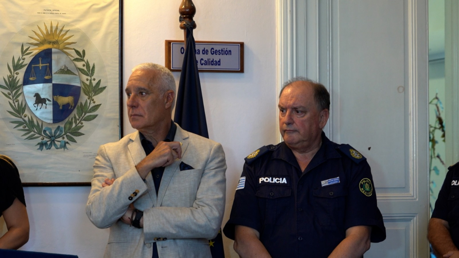 MInistro del Interior y autoridades en entrega de reconocimientos MInistro del Interior y autoridades en entrega de reconocimientos