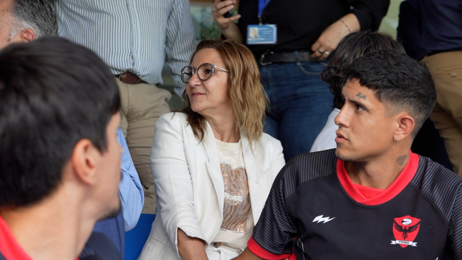 Dierctora del INR y jugadores de la selección de rugby