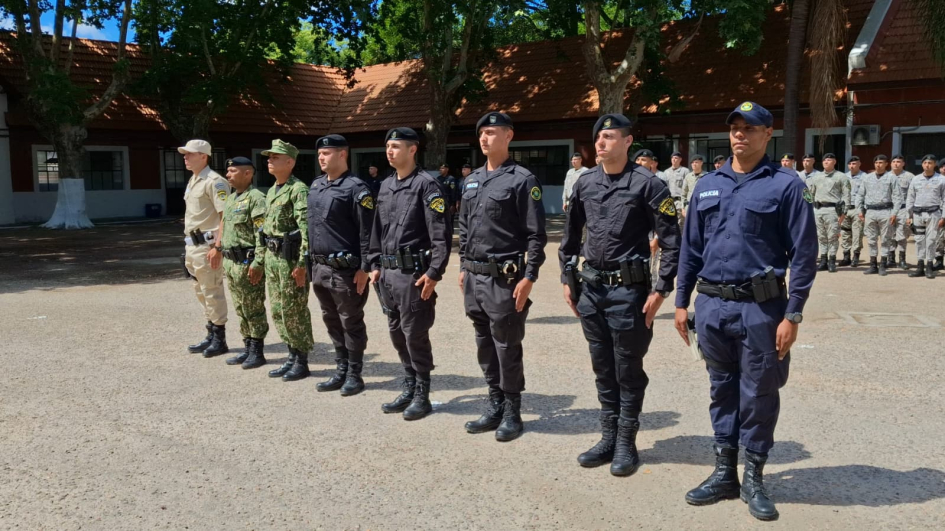 Formación de cursantes de varias jefaturas y comando de infantería marina
