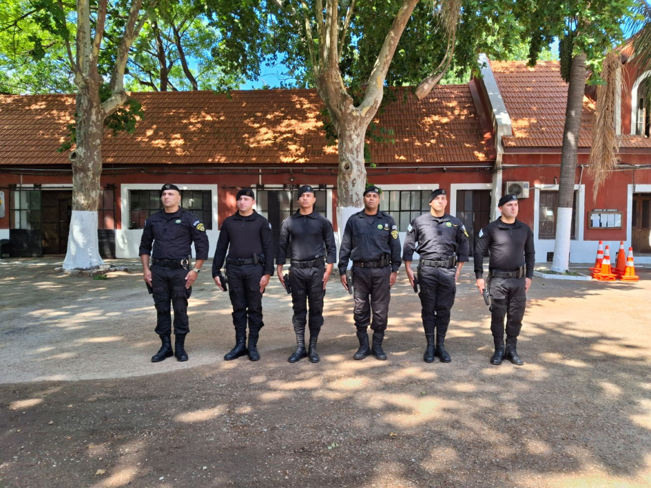 Instructores del Curso PUMA formados de pie