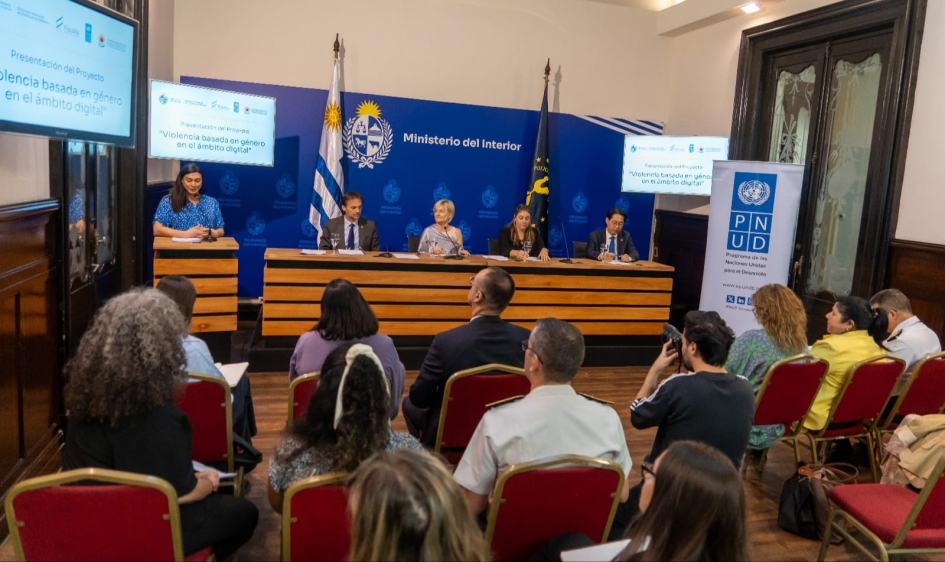 Autoridades que componen la mesa de presentación del proyecto