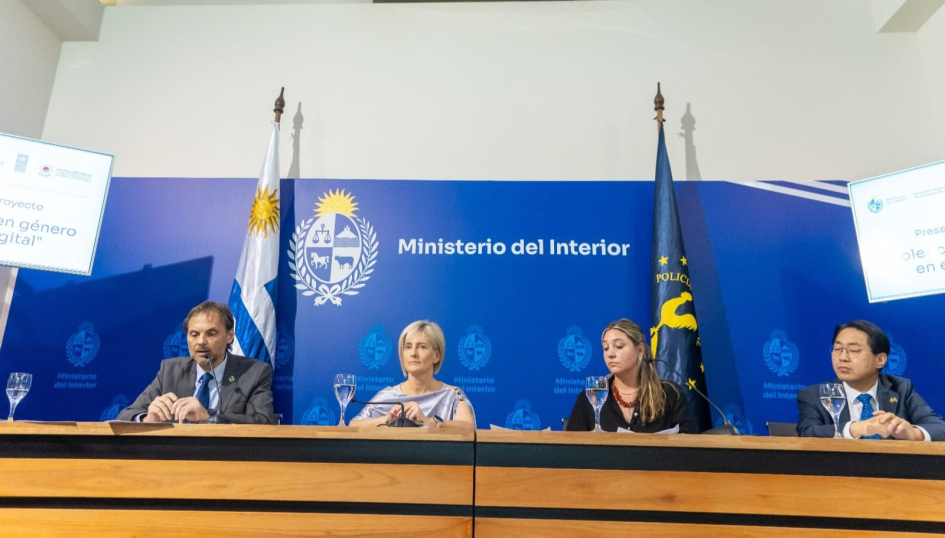 Autoridades que componen la mesa de presentación del proyecto