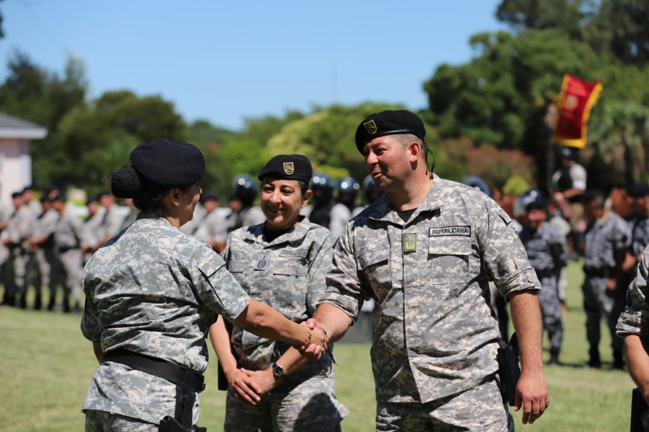 Comando DNGR entrega reconocimiento por 30 años de servicio 