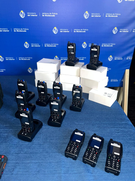 Equipos de comunicaciones y cámaras personales.