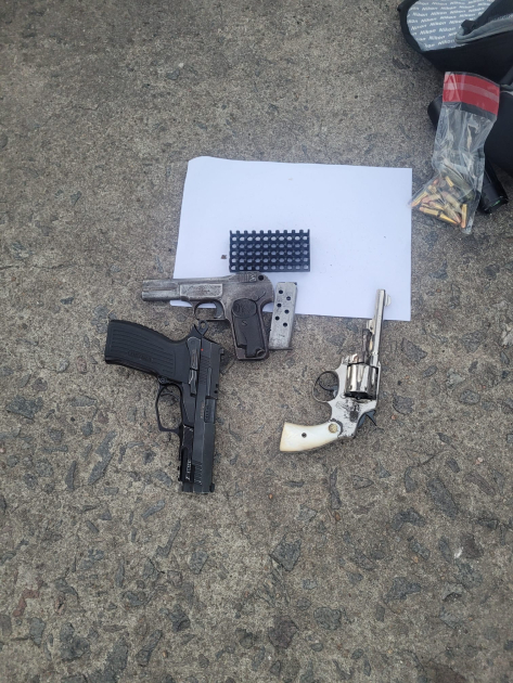 Incautan armas de fuego, municiones y una granada en operativo de la DIGOE y la Republicana