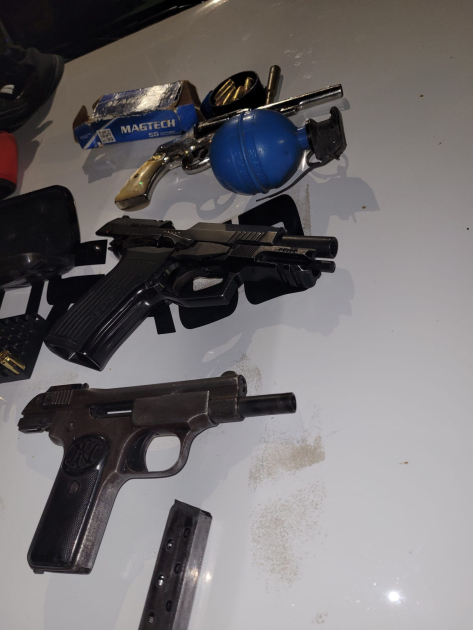 Incautan armas de fuego, municiones y una granada en operativo de la DIGOE y la Republicana