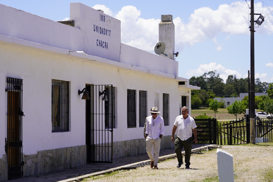 ior Dr. Carlos Negro, Intendente de Lavalleja Dr. Daniel Ximénez ior Dr. Carlos Negro, Intendente de Lavalleja Dr. Daniel Ximénez