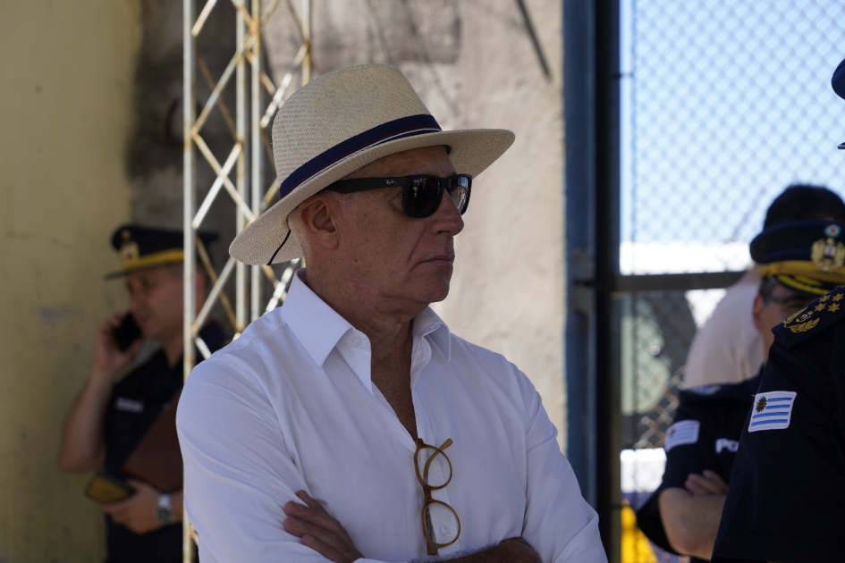 Ministro del Interior Dr. Carlos Negro Ministro del Interior Dr. Carlos Negro