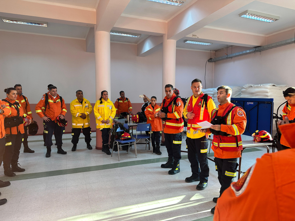 Bomberos uruguayois en incendio en Chile 