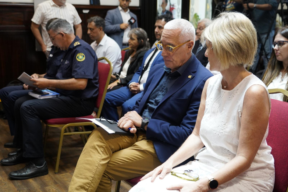 Ministro y Subsecretaria del Ministerio del Interior