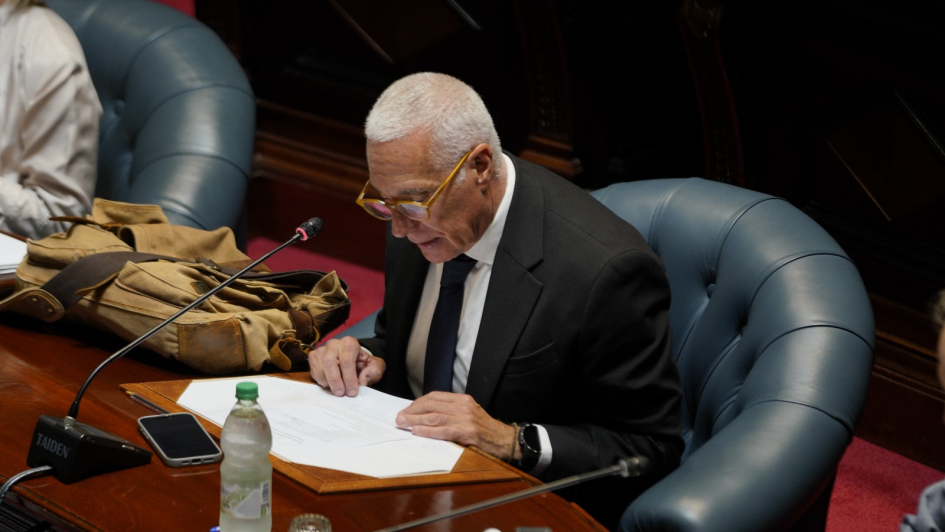 Ministro del Interior en Comisión Permanente del Parlamento