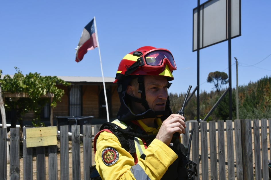 Delegación de bomberos uruguayos en Chile