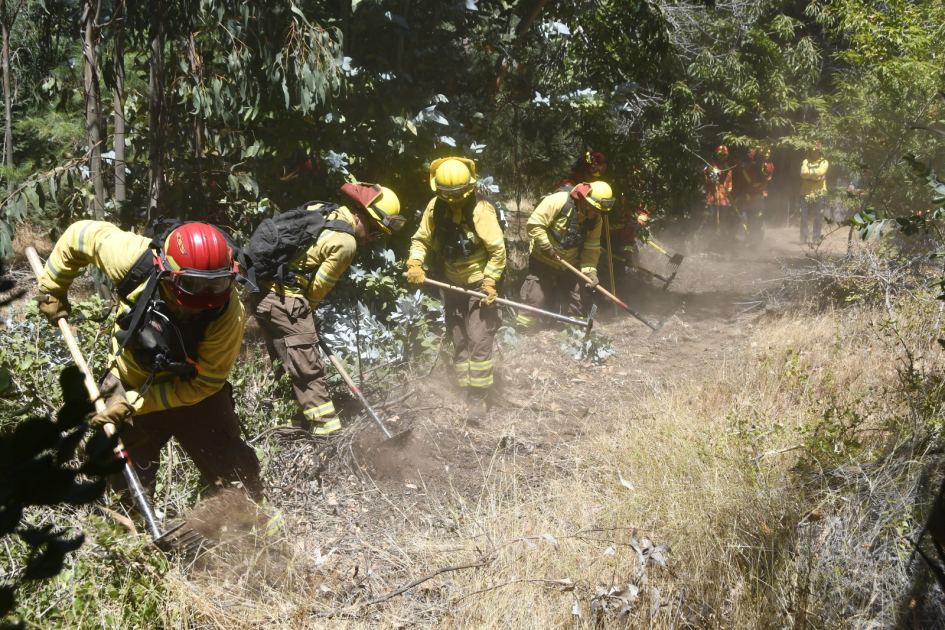 Delegación de bomberos uruguayos en Chile