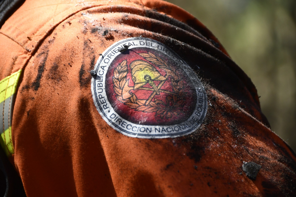 Delegación de bomberos uruguayos en Chile