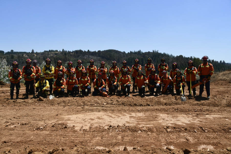 Delegación de bomberos uruguayos en Chile