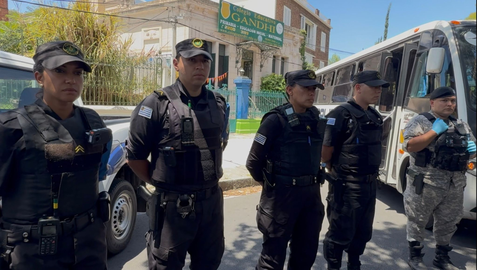 personal de Homicidios que rapidamente comienza a realizar actuacion con el fin de ubicar elementos 