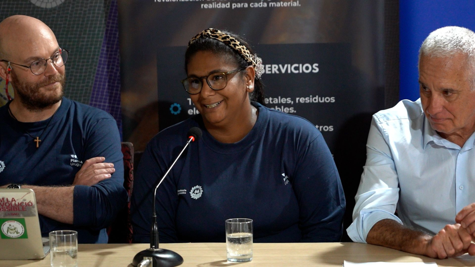 Ministro del Interior junto a autoridades policiales y coordinadores de la Cooperativa Burgues