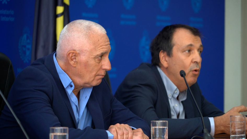 Ministro del Interior junto Pascual Quagliata representante de la Liga Universitaria Ministro del Interior junto Pascual Quagliata representante de la Liga Universitaria