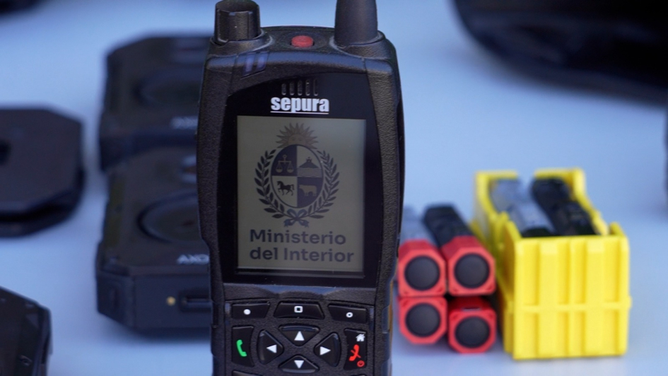 Radio y cargador de TASER
