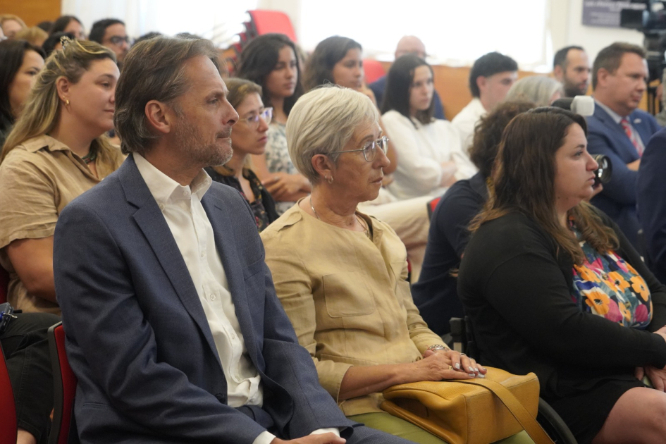 Panel de autoridades en lanzamiento de proyecto