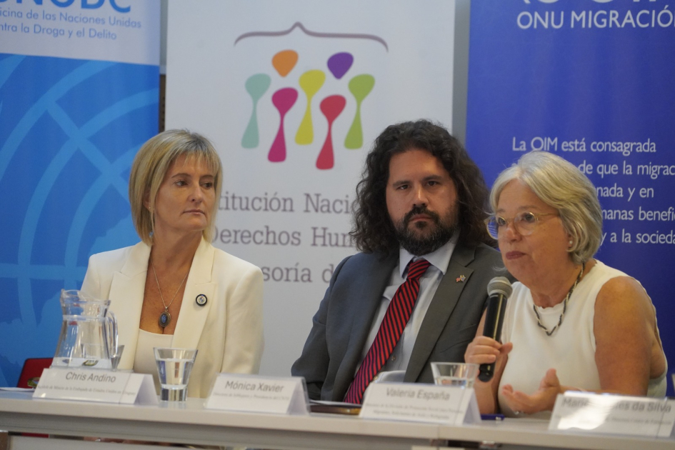 Panel de autoridades en lanzamiento de proyecto