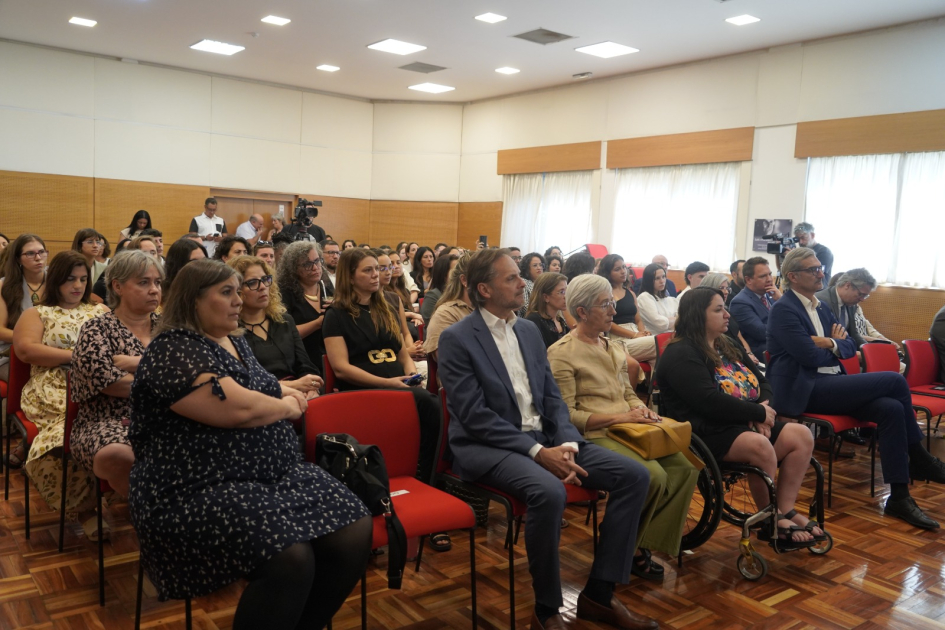 Panel de autoridades en lanzamiento de proyecto