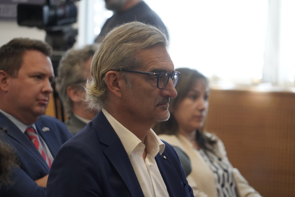 Panel de autoridades en lanzamiento de proyecto